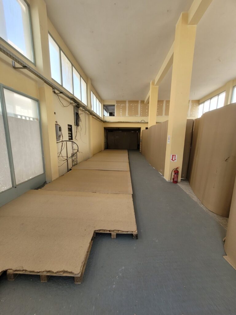 Βιομηχανικό κτήριο αποθηκών στο Περιστέρι